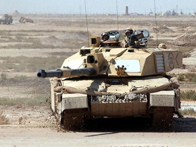 Cả vũ khí của Nga, Mỹ và phương Tây đều đã được thử nghiệm chiến đấu thực tế trên chiến trường tổng lực; có thể nói rằng, chiến trường Ukraine thực sự trở thành tiêu chuẩn tồn tại cho nhiều loại vũ khí. Các nhà lãnh đạo Ukraine đã thẳng thừng kêu gọi phương Tây chuyển vũ khí tiên tiến tới chiến trường Ukraine làm nơi thử nghiệm vũ khí tối tân của họ.