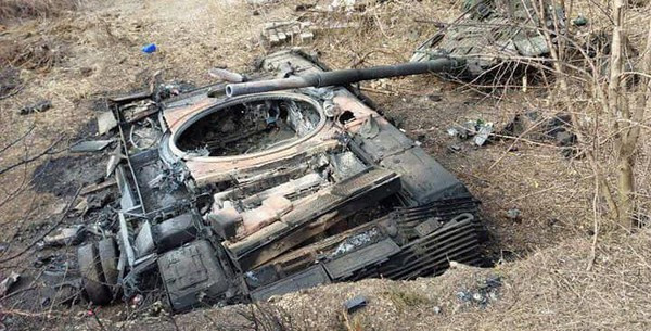 Sau khi cuộc xung đột bắt đầu, quân đội Nga đã phá hủy một phần xưởng sửa chữa xe tăng của Ukraine. Người ta ước tính rằng, những chiếc xe tăng còn lại ở Kyiv, chỉ bằng một phần ba so với số lượng có ở đầu cuộc chiến.