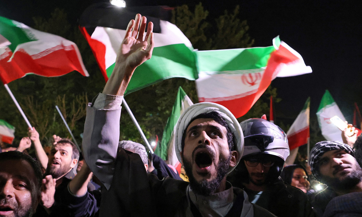 Tất nhiên, xét đến hoạt động của hầu hết các lực lượng vũ trang chống Israel nói trên, không thể bỏ qua thế lực Iran đứng sau họ. Suy cho cùng, Iran chiếm vị trí thống trị trong "Vòng cung kháng chiến"; một liên minh chống Mỹ và Israel ở khu vực Trung Đông do Iran đứng đầu.