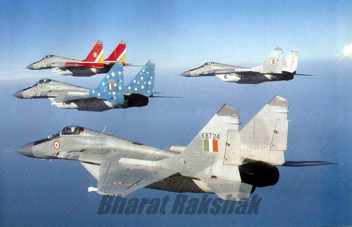 Bất chấp độ tin cậy của động cơ, MiG-29 với trọng lượng tối đa 27 tấn, dường như hoạt động tốt hơn một máy bay chiến đấu hạng nặng như Su-30MKI ở các khu vực có độ cao lớn. So với Su-30 “cồng kềnh”, MiG-29 đã thể hiện khả năng hoạt động vượt trội, trong môi trường đầy thử thách.