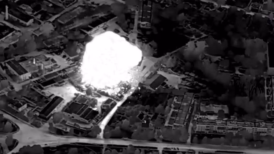 Thứ hai là máy bay chiến đấu ném bom Su-34 của Lực lượng Không quân chiến thuật Nga sử dụng bom lượn có điều khiển, tấn công vào sở chỉ huy và kho đạn của Lữ đoàn bộ binh cơ giới độc lập 47, tiêu diệt nhiều sĩ quan chỉ huy và binh sĩ của Lữ đoàn 47.