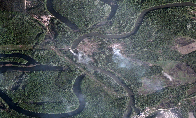 Ông cũng cho biết, thành phố Lisichansk lân cận vẫn nằm trong quyền kiểm soát của Ukraine, mặc dù con đường từ Lisichansk đến Bakhmut ở phía Tây Nam "không bị phong tỏa, nhưng nó nằm trong tầm bắn của pháo binh Nga", vì vậy "việc sử dụng con đường này sẽ rất nguy hiểm".