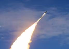 Còn đạn tên lửa đánh chặn 40N6 được đưa vào sử dụng vào năm 2018. Đây là tên lửa đánh chặn được thiết kế để tiêu diệt mục tiêu vào máy bay chiến đấu, máy bay cảnh báo sớm, máy bay tác chiến điện tử, tên lửa đạn đạo và tên lửa hành trình.