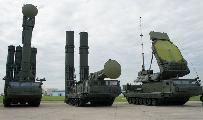 Hệ thống phòng không S-300VMD sử dụng nhiều công nghệ tương tự như hệ thống S-400, vốn cũng có nhiệm vụ chống tên lửa đạn đạo. S-300VMD là một hệ thống phòng không, chủ yếu dùng để bắn hạ các mục tiêu có giá trị cao trên không.