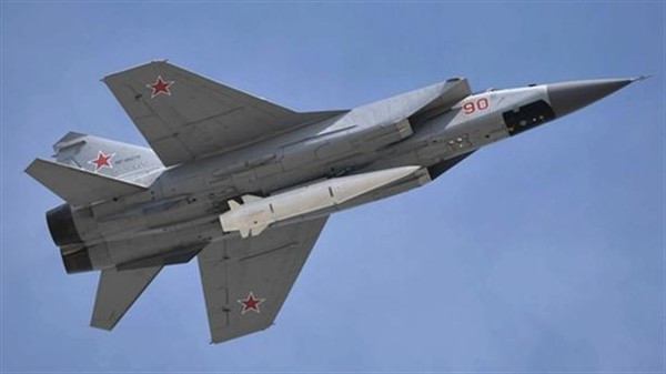 Nếu cần thiết, các máy bay chiến đấu của Nga sẽ sẵn sàng cất cánh trong vòng vài phút và phóng tên lửa siêu thanh Kinzhal, có khả năng đánh trúng bất kỳ mục tiêu nào, trên gần như toàn bộ lãnh thổ châu Âu.