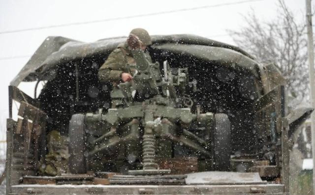 Thứ hai, Quân đội Nga có đủ dự trữ chiến lược về đạn dược thông thường, chẳng hạn như bom hàng không, đạn rocket, đạn pháo tăng, đạn pháo thông thường, đạn cối và tên lửa chống tăng. Các nhà quan sát quân sự NATO đánh giá, với dự trữ đạn dược thông thường của Quân đội Nga, đủ để hỗ trợ xung đột hơn mười năm. 