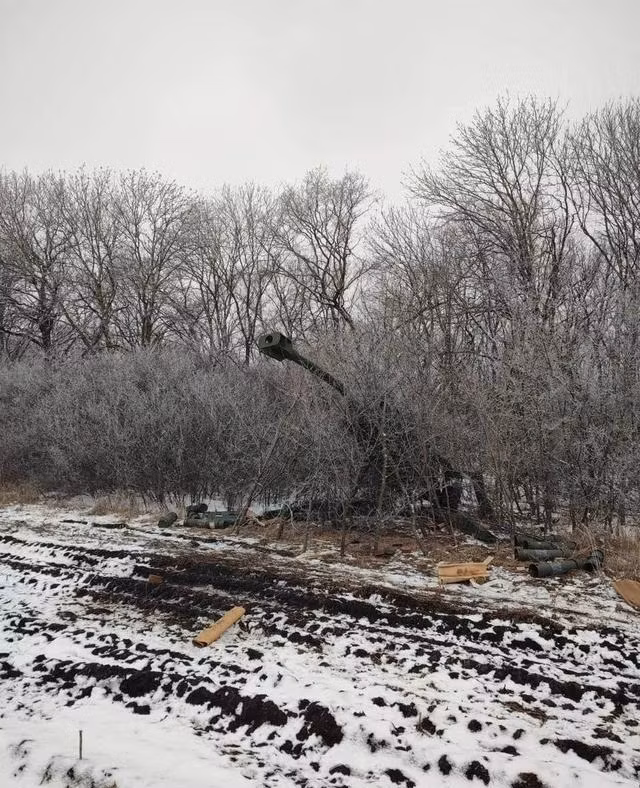 Theo một thông tin mới đây, một công ty của Cộng hòa Sec sản xuất tới 35 mục tiêu giả bơm hơi kiểu MLRS M-142 HIMARS và M-270 một tháng, cung cấp kịp thời cho Lực lượng Vũ trang Ukraine. Và Quân đội Ukraine tích cực sử dụng các mục tiêu giả này ở chiến trường Donbass.