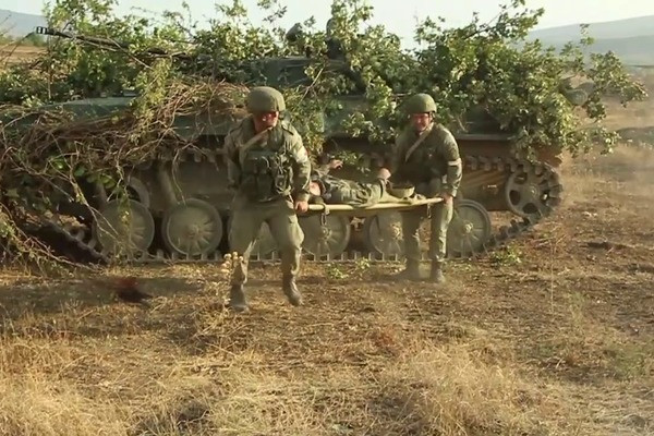 Một trong những đổi mới là loại bỏ tư tưởng phòng ngự cố định và chuyển sang áp dụng nhiều hơn việc phòng ngự chủ động từ xa. Trong quá trình tổ chức phòng ngự, tích cực sử dụng các phương tiện trinh sát mặt đất, trên không (nhất là các loại UAV), kịp thời phát hiện và ngăn chặn đối phương từ xa bằng hỏa lực.