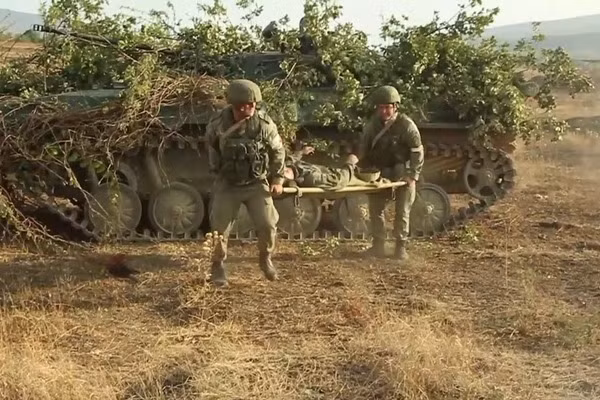 Một trong những đổi mới là loại bỏ tư tưởng phòng ngự cố định và chuyển sang áp dụng nhiều hơn việc phòng ngự chủ động từ xa. Trong quá trình tổ chức phòng ngự, tích cực sử dụng các phương tiện trinh sát mặt đất, trên không (nhất là các loại UAV), kịp thời phát hiện và ngăn chặn đối phương từ xa bằng hỏa lực.