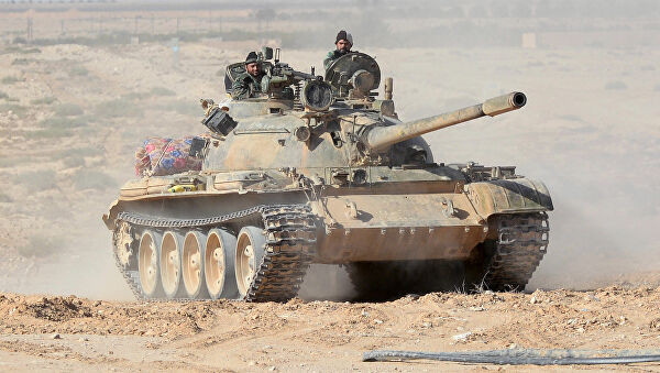 Một đặc điểm chiến thuật khác của các trận đánh trong chiến trường đô thị, là việc bao vây và phong tỏa khu dân cư; đầu tiên là chặn các đường tiếp viện vào bên trong, nhất là vũ khí và quân số của đối phương. Sau đó là tổ chức một loạt các cuộc tấn công đồng thời từ nhiều hướng.