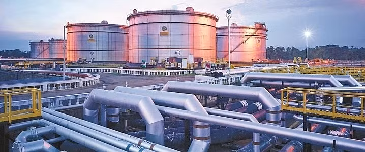 Do đó, nếu nhà máy lọc dầu chiến lược Kremenchug ngừng hoạt động, thì quân đội Ukraine ở khu vực Donbas sẽ không còn nhiên liệu. Tuy nhiên điều này cũng không ảnh hưởng nhiều, vì lực lượng cơ giới của Quân đội Ukraine đã ngừng hoạt động từ đầu cuộc chiến.