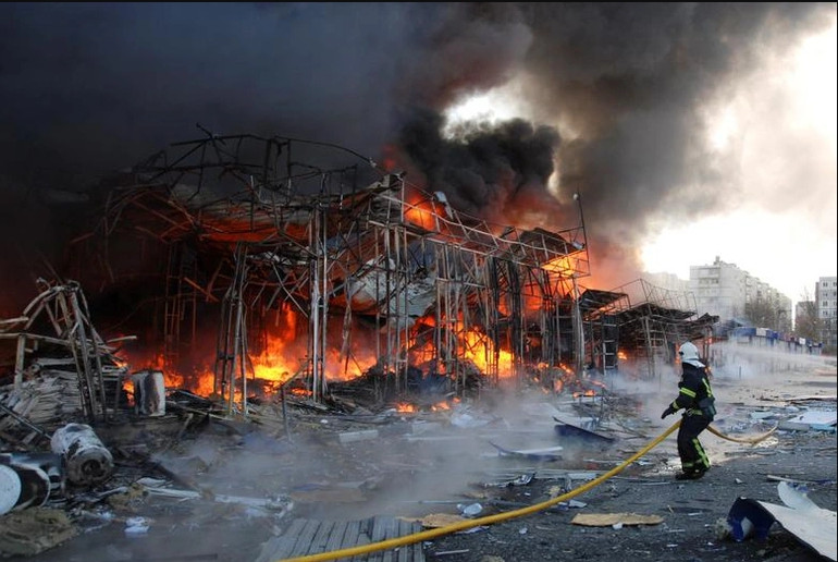 Người phát ngôn chính thức của Bộ Quốc phòng Nga, Thiếu tướng Igor Konashenkov cho biết: Vào sáng ngày 2/4, quân đội Nga đã phá hủy các kho chứa xăng và nhiên liệu diesel tại nhà máy lọc dầu Kremenchug, nơi cung cấp cho các lực lượng vũ trang Ukraine ở trung tâm và phía đông nước này.