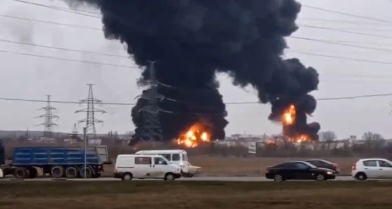 Trước đó vào hôm 1/4, Tỉnh trưởng Belgorod, Vyacheslav Gladkov cho biết, một đám cháy đã bùng phát tại một kho dầu ở trung tâm hành chính của khu vực, do một cuộc không kích từ hai chiếc trực thăng, của Không quân Ukraine, tại độ cao thấp.