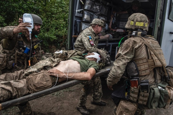 Tướng Konashenkov cho biết thêm rằng, “Lực lượng vũ trang Nga đã "diệt hai nhóm thám báo gồm 14 lính đánh thuê nước ngoài" gần nhà máy lọc dầu Lysychansk. 