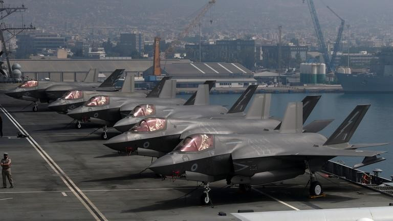 Điều “đau đớn nhất” đối với các quốc gia khi sử dụng F-35, đó là chi phí bay cao, chi phí bảo trì hàng ngày, nâng cấp phần mềm cũng như chi phí nâng cấp và thay thế linh kiện… không giành cho quốc gia có ngân sách hạn hẹp.