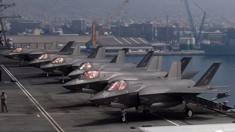 Điều “đau đớn nhất” đối với các quốc gia khi sử dụng F-35, đó là chi phí bay cao, chi phí bảo trì hàng ngày, nâng cấp phần mềm cũng như chi phí nâng cấp và thay thế linh kiện… không giành cho quốc gia có ngân sách hạn hẹp.