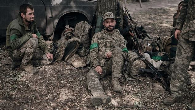 Giữa lúc chiến trường căng thẳng, tờ Thời báo Tài chính (Financial Times) của Anh dẫn lời một quan chức quốc phòng Ukraine cho biết, nhiều binh sĩ nước này lo ngại rằng, nếu ông Trump nhậm chức Tổng thống Mỹ nhiệm kỳ tới, các gói hỗ trợ quân sự cho Kiev sẽ giảm và Ukraine sẽ "mất thêm đất, ít nhất là vùng Donbasss". 