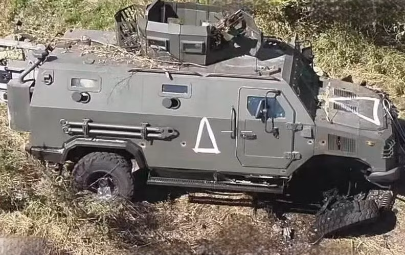 Thứ tư, tính toán của Kiev về việc Nga sẽ điều lực lượng triển khai ở các tiền tuyến khác tới khu vực Kursk chỉ đúng một phần. Nói một cách rõ ràng, nếu quân Ukraine ở khu vực Kursk trong trung hạn, sẽ phải đối mặt với thất bại, giống như sư đoàn xe tăng thứ hai của Đức ở Ardennes năm 1944, Schlitz kết luận. (Nguồn ảnh: Sputnik, RT, Bilid, Ukrinform).