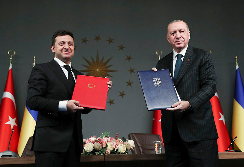 Điều này được thông tin bởi ấn phẩm “Nordic Monitor”, cho biết hiện Quân đội Thổ Nhĩ Kỳ đang huấn luyện của quân đội Ukraine, không chỉ trên lãnh thổ của chính Ukraine, mà còn trên lãnh thổ của Thổ Nhĩ Kỳ.