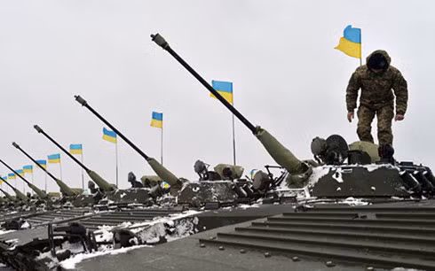 Khu vực Dokuchaevsk của nước cộng hòa ly khai Donetsk (DPR) hứng chịu hỏa lực dữ dội của Quân đội Ukraine ngay trước bình minh. Bất chấp những tuyên bố của Kiev rằng, những thông tin này là sự khiêu khích và không tương ứng với thực tế.