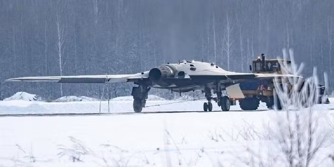 Hiện tại, nhà máy sản xuất máy bay ở Novosibirsk đang sản xuất loạt nhỏ UCAV S-70 dùng cho mục đích thử nghiệm. Và vào khoảng tháng 7/2022, những chiếc UCAV S-70 có thể sản xuất loạt và đưa vào biên chế trong Không quân Nga, khi vượt qua các bài thử nghiệm cấp nhà nước.