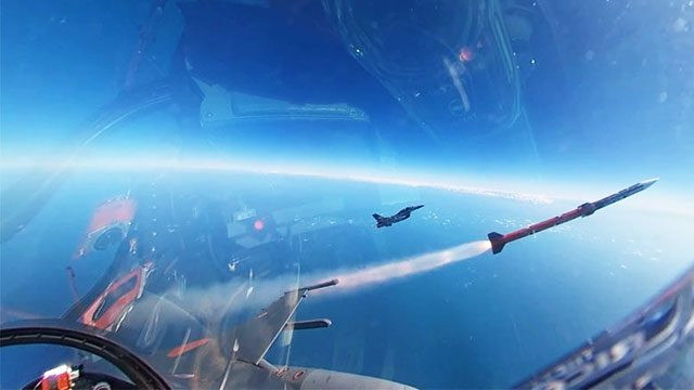 Bên cạnh radar AESA được phát triển trong nước, một thành phần cực kỳ quan trọng khác là máy tính nhiệm vụ. Nhờ nó, những chiếc F-16 của Thổ Nhĩ Kỳ sẽ có thể mang dưới cánh tất cả các tên lửa không đối đất, không đối không của Thổ Nhĩ Kỳ, cũng như bom lượn do họ tự phát triển. Ảnh: Military.