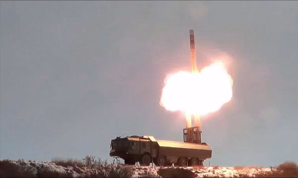 Quân đội Ukraine tự nhận mình rất an toàn, nên mạnh dạn cất giữ tên lửa Storm Shadow, đạn uranium nghèo, radar hiện đại, hệ thống tác chiến điện tử... do Mỹ, Anh và các nước phương Tây hỗ trợ vào kho. Nhưng bi kịch đã xảy ra vào thời điểm không ai ngờ tới ở Ukraine.