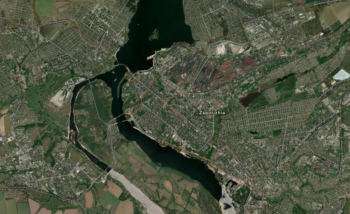 Nhà máy thủy điện Dnepro là cơ sở quan trọng không chỉ trong hệ thống năng lượng của Ukraine mà còn trong chuỗi bảo đảm hậu cần của Kiev. Trong những tháng gần đây, con đập được sử dụng tích cực để vận chuyển quân và vũ khí tới mặt trận Orekhov.