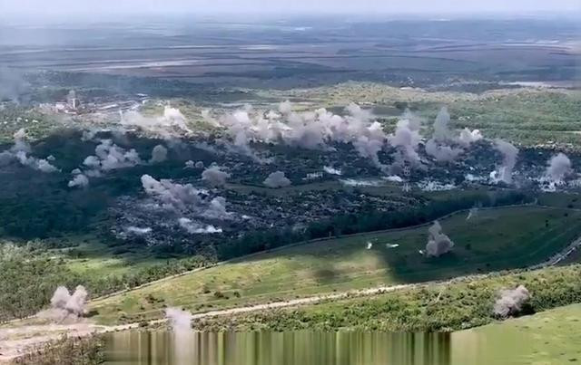 Tại mặt trận Kharkov, Quân đội Nga dựa vào hoạt động chung của lực lượng cơ giới để tiến hành các cuộc đột kích với sự hỗ trợ của lực lượng đặc biệt và các lực lượng tinh nhuệ khác. Tuy nhiên, lực lượng Ukraine đã không đạt được thành tựu đáng kể nào.