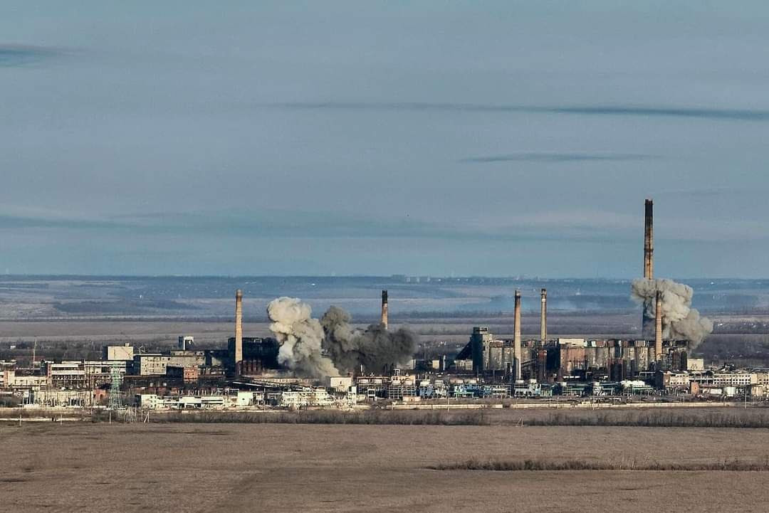 Từ góc độ quân sự, các cuộc tấn công vào các cơ sở năng lượng thường có thể nhanh chóng làm suy yếu khả năng duy trì chiến đấu của đối phương. Nguồn điện là huyết mạch trong chiến tranh hiện đại và tầm quan trọng của nó là hiển nhiên.