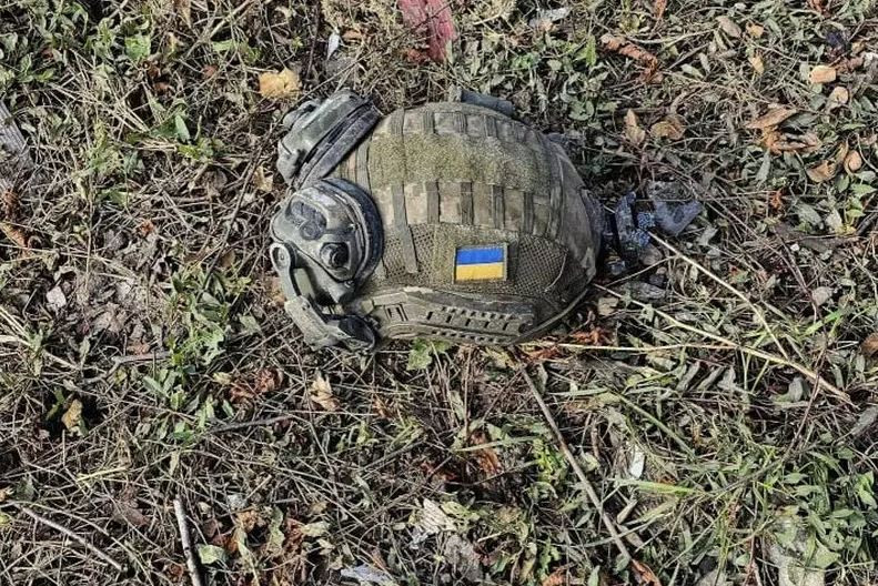 Một blogger khác của Ukraine đưa tin tại vùng Olgovsky, trong khu rừng phía tây nam làng Kremyanoe, một đơn vị cấp tiểu đoàn Quân đội Ukraine đã bị Quân đội Nga bao vây và tiêu diệt.