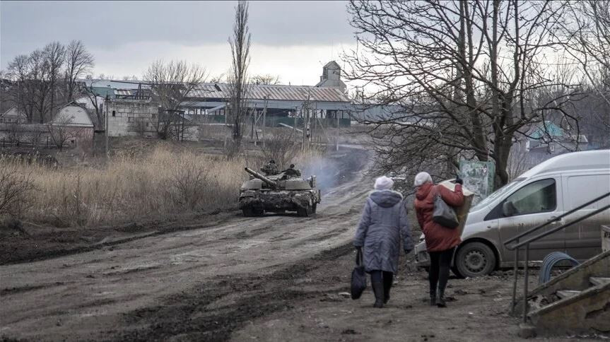 Cũng cần lưu ý rằng, dân số của làng Tonen’ke tuy không lớn nhưng lại có diện tích rất rộng lớn; chiều dài của làng tới 3 km, nếu tính từ phía đông nam của làng đến góc tây bắc. Trong làng không có nhà cao tầng, mà chủ yếu là nhà thấp tầng, nhưng đều có tầng hầm. 