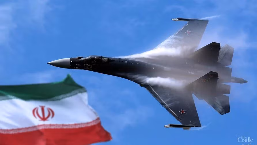 Sự xuất hiện của Su-35 Flanker-E báo hiệu một bước ngoặt đối với Không quân Cộng hòa Hồi giáo Iran (IRIAF). Với các đợt giao hàng bổ sung dự kiến, Tehran sẽ loại bỏ dần những chiếc F-14 trong vài năm tới, một sự chuyển đổi phản ánh cả khả năng tồn tại đang suy yếu của Tomcat, trước ưu thế công nghệ của Flanker-E.