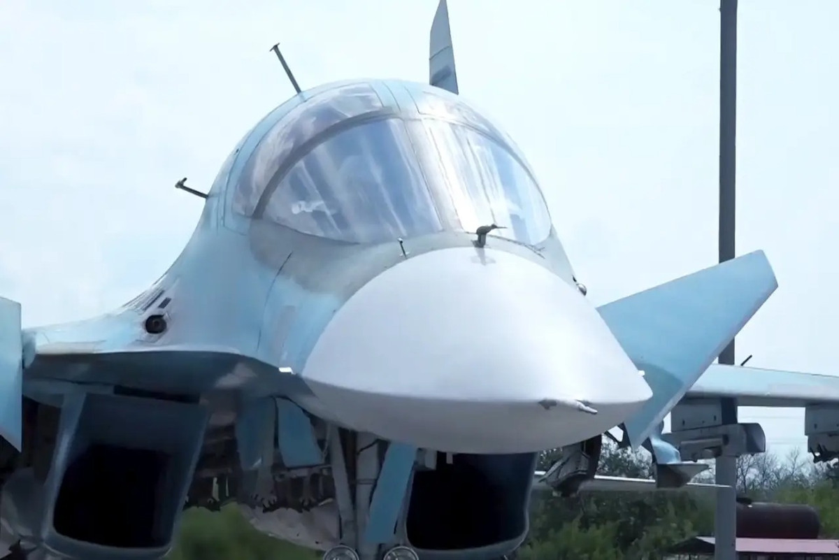 Đây là một cuộc ném bom mạnh mẽ của lực lượng không quân chiến thuật Nga, yểm trợ cho lực lượng chiến đấu mặt đất; theo phóng viên chiến trường Anatoly Radov, đã có 11 quả bom dẫn đường đã được thả xuống ngôi làng này; trong đó ngoài bom FAB-500, còn có cả bom FAB-1500.