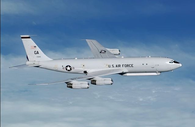 Nhưng máy bay trinh sát E-8, đã được Mỹ đưa vào sử dụng từ năm 1991 và Không quân Mỹ hiện có 17 chiếc như vậy; trong khi Quân đội Nga chỉ có 2 chiếc. Máy bay giám sát E-8 của Mỹ không chỉ hữu ích để theo dõi xe tăng, lực lượng chiến đấu mặt đất mà còn để theo dõi tàu chiến. 