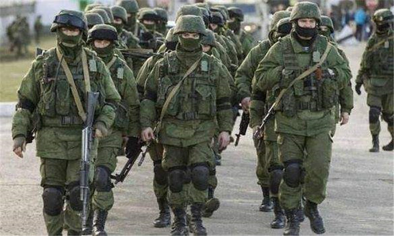 Theo thông tin chính thức do Bộ Tổng tham mưu các lực lượng vũ trang Nga cung cấp, trong tổng số 120.000 quân của 6 sư đoàn thiết giáp hạng nặng thuộc Quân khu phía Nam của Nga, đã được chia thành hai nhóm và được cơ động trên diện rộng. 