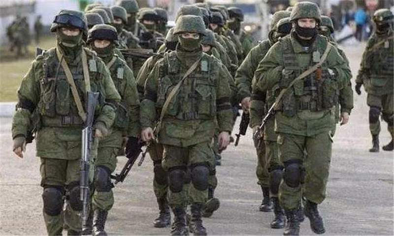 Theo thông tin chính thức do Bộ Tổng tham mưu các lực lượng vũ trang Nga cung cấp, trong tổng số 120.000 quân của 6 sư đoàn thiết giáp hạng nặng thuộc Quân khu phía Nam của Nga, đã được chia thành hai nhóm và được cơ động trên diện rộng. 