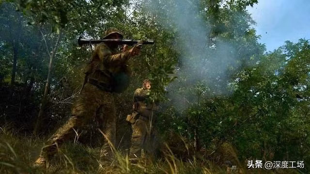 Hồi tháng 7, Bộ trưởng Quốc phòng Ukraine Rustem Umerov kêu gọi người dân nước này đang sinh sống ở châu Âu đăng ký tham gia quân đoàn mới đặt trụ sở ở nước láng giềng Ba Lan. Ông Umerov mô tả, đây là một bước quan trọng trong việc nâng cao khả năng sẵn sàng chiến đấu của Quân đội Ukraine, với sự giúp đỡ của các đồng minh phương Tây.