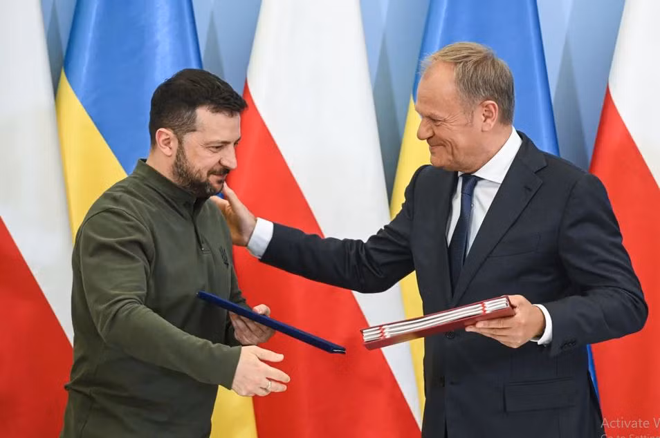 “Quân đoàn Ukraine” là một phần của thỏa thuận an ninh được Tổng thống Volodymyr Zelensky và Thủ tướng Ba Lan Donald Tusk ký vào ngày 8/7. Các văn phòng lãnh sự Ukraine là bên chịu trách nhiệm tuyển dụng cho quân đoàn trên. Những nam giới tình nguyện tham gia được tuyển dụng theo luật pháp của Ukraine và được huấn luyện tại Ba Lan, do sĩ quan NATO đảm nhiệm. 