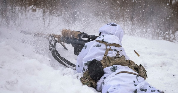 Vì lý do này, cả Quân đội Nga và Ukraine đều đã điều một số lượng lớn các đội trinh sát, bí mật luồn sâu vào khu vực của đối phương để thu thập thông tin tình báo; kịp thời báo cho lực lượng pháo binh, không quân tấn công.