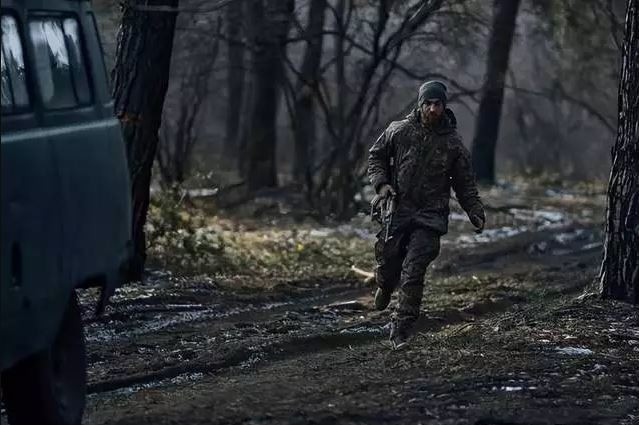 Ví dụ, một toán trinh sát luồn sâu của quân đội Nga, đã phát hiện ra một đội trinh sát luồn sâu của quân đội Ukraine trong rừng khi đang thực hiện nhiệm vụ trinh sát. Các binh sĩ của đội Ukraine đã không còn sức chống cự và bị quân Nga loại khỏi vòng chiến đấu trong thời gian ngắn. 