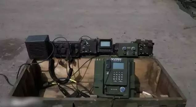 Chiến lợi phẩm mà quân Nga thu được là các máy liên lạc mật mã do người Mỹ cung cấp, giúp người Nga nắm được bí mật các tần số của những máy liên lạc này, để các lực lượng tác chiến điện tử của họ kịp thời phát hiện vị trí các toán trinh sát Ukraine thâm nhập vào chiến tuyến Nga, từ đó tổ chức lực lượng bao vây, tiêu diệt.