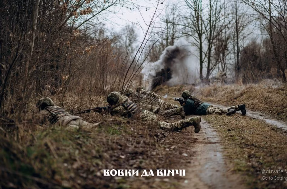 Kênh RVvoenkory của Nga cũng cho biết, trước đó, các chuyến tàu chở hàng tiếp tế cho AFU đã đi qua Udachnoye bằng đường sắt, nhưng hiện tại RFAF đang tấn công trực tiếp vào các tuyến đường sắt xung quanh Pokrovsk, nên công tác bảo đảm hậu cần bằng đường sắt của AFU đã bị gián đoạn.