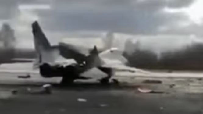 Hiện Không quân của Ukraine đã bị lực lượng phòng không và không quân Nga vô hiệu hóa hoàn toàn. Còn thành phố trọng yếu Mariupol, do lực lượng dân quân Tiểu đoàn Azov và các đơn vị Quân đội Ukraine phòng thủ, đã bị quân Nga bao vây, nhưng Quân đội Ukraine không có hỏa lực không quân chi viện.