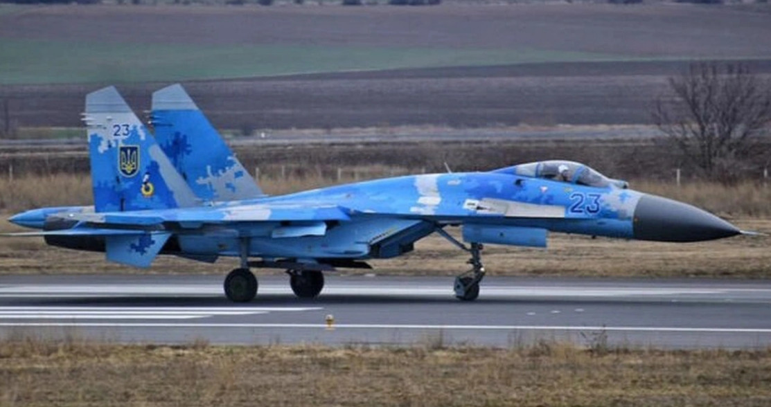Khi xung đột với Nga nổ ra vào ngày 24/2, Không quân Ukraine được trang bị một phi đội ước tính khoảng 35 chiếc Su-27. Ít nhất đã có một chiếc Su-27 trước đó, đã bị bắn hạ bởi một tổ hợp tên lửa S-400 của Nga, bố trí tại Belarus; và bốn chiếc khác bị bắn rơi ở miền Tây Ukraine vào tháng 3.