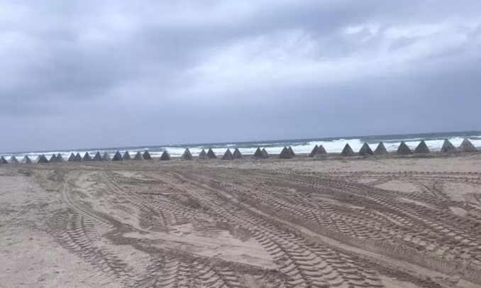 Về vấn đề này, phía Nga “có vẻ bình tĩnh”. Không có lý do nào khác, quân đội Nga được triển khai trên tuyến đầu ở chiến trường Ukraine vẫn chưa trải qua đợt huy động quy mô lớn. Chưa kể những trận địa phòng ngự của quân Nga, được bảo vệ bằng các bãi mìn dày đặc của họ. Ảnh: Militaria. 