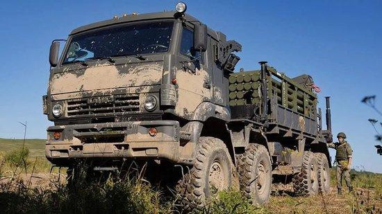 “Nông nghiệp” là hệ thống rải mìn từ xa mới nhất, đã được quân đội Nga triển khai ở Ukraine; hệ thống được phát triển dựa trên khung gầm xe tải quân sự KAMAZ-6560 8×8, được trang bị 2 cụm 25 ống phóng 122 mm, có khả năng phóng mìn chống tăng hoặc mìn sát thương. Ảnh: Military. 