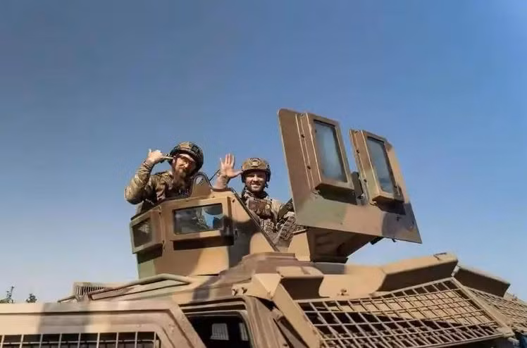 Việc Mỹ cung cấp vũ khí cho máy bay chiến đấu F-16 và nhiều loại vũ khí dẫn đường khác, sẽ cho phép Ukraine tiến hành phản công, nghĩa là Ukraine chỉ có thể thắng chứ không thể thua. Một khi giành chiến thắng, nó sẽ mang lại cho Đảng Dân chủ Mỹ một lợi thế rất lớn trong cuộc tổng tuyển cử.