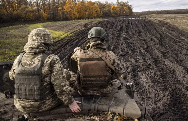 Chien truong Donbass ruc lua, Nga va Ukraine vao the giang co-Hinh-2