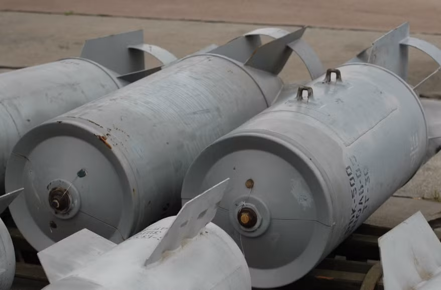 Những quả bom lượn này này, cho phép máy bay chiến đấu Nga thả bom an toàn ngoài tầm hiệu quả của hầu hết các hệ thống phòng không dã chiến của Ukraine tại Avdeevka; nhưng có sức tàn phá cực kỳ lớn, khiến hệ thống công sự kiên cố của Ukraine tại đây cũng không chịu nổi. 